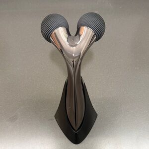 MDNA skin the Beauty Roller for face and body, great condition/no box